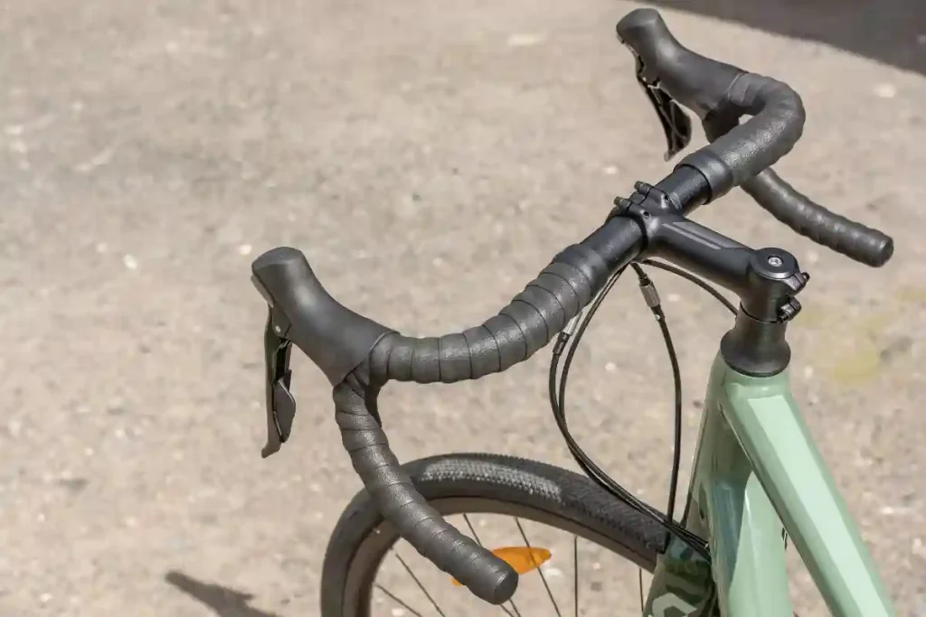 Handlebars: Riser or Flat? Material, Size, and Style Considerations